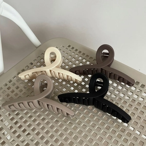Grande Pince à Cheveux Mate Style Coréen Minimaliste Antidérapante en Plastique Barrette Cheveux Femme Accessoire Quotidien