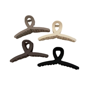 Lot de 4 grandes pinces à cheveux mates beige gris marron noir avec poignée croisée