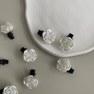 Élégantes Pinces à Cheveux Rose Blanc Perlé Mini Fleur de Camélia Pinces Bec de Canard Style Coréen Accessoires Cheveux Femmes