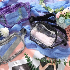 Tre marsupi in PVC trasparente viola, grigio e nero con doppia cerniera e tracolla in nylon
