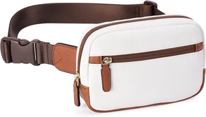 Détail du sac banane en cuir PU blanc avec bordure marron et sangle tissée ajustable