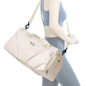 Wasserdichte Fitness-Reisetasche mit Schuhfach und verstellbarem Schultergurt in Beige
