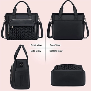 Borsa termica da donna in nylon trapuntato nero con diverse angolazioni di visualizzazione