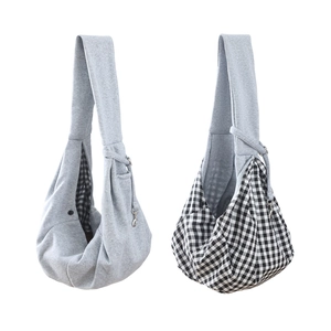 Vue détaillée des sacs de transport pliables pour animaux avec crochets de sécurité