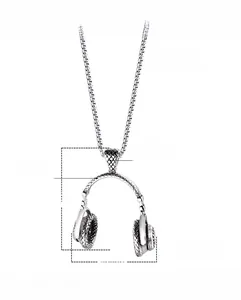 Détails du pendentif casque en acier inoxydable avec chaîne de 60cm et finition polie