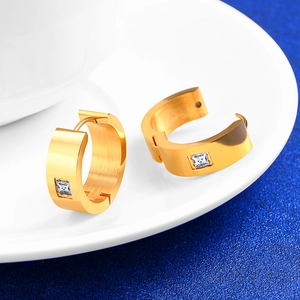 Boucles d'oreilles dorées en acier brossé avec oxyde de zirconium carré pour femmes et hommes
