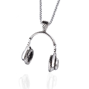 Collier hip hop en acier inoxydable avec pendentif en forme de casque audio rétro argenté