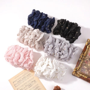Lot de six chouchous en mousseline avec motif d'étoiles en bleu, noir, beige et blanc