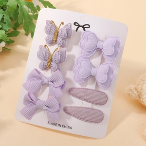 Détail du lot de 8 barrettes violettes avec nœuds tricotés et clips en velours