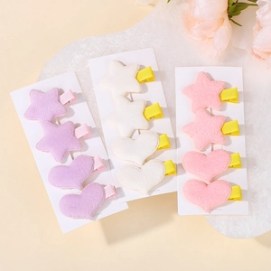 Set di fermagli in peluche a forma di stella e cuore in viola, crema e rosa su cartoncino