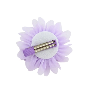 Vue arrière de la pince à cheveux fleur en mousseline violette de 9cm avec base ruban
