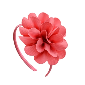 Diadema de flores de cinta rosa coral para niñas con pétalos en capas de estilo 3D