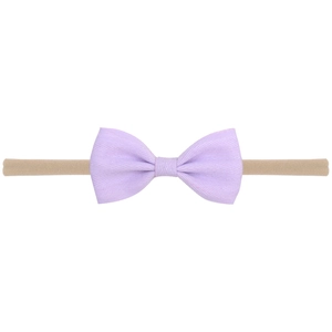 Détail du bandeau à nœud violet avec texture chevrons sur une bande en nylon souple