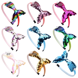 Détail de neuf serre-têtes queue de sirène à paillettes colorées pour filles variés