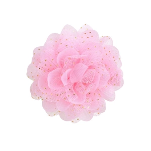 Détail de la pince à cheveux fleur en mousseline rose de 2,4 pouces avec paillettes dorées