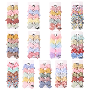 Détail de 13 styles de nœuds papillon en tissu à fleurs et à carreaux pour fillettes