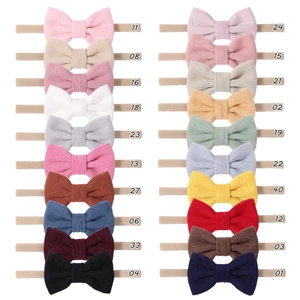 Détail de 20 couleurs de bandeaux bébé avec nœuds en velours côtelé et nylon doux