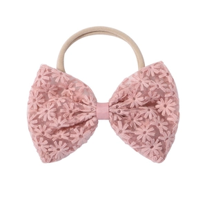 Bandeau bébé rose en dentelle avec broderie marguerite et ruban en nylon extensible