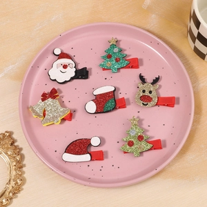 Dettaglio del set di 6 fermagli per capelli natalizi glitterati con renne e Babbo Natale
