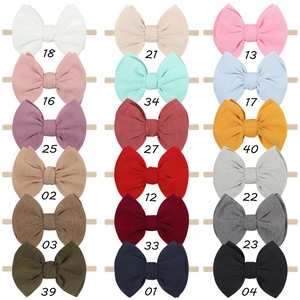 Vue en grille de 18 bandeaux bébé avec nœuds texturés gaufre et bandes en nylon souple