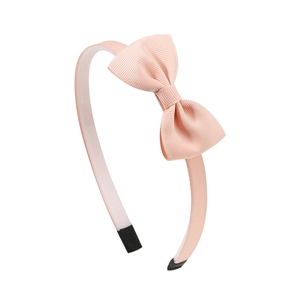 Detail of pink ribbed fabric bow on kids headband with non-slip soft black ends