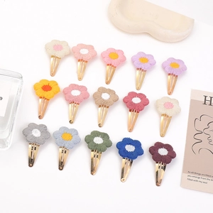 Lot de 15 barrettes à fleurs brodées à la main pour filles dans divers tons pastel