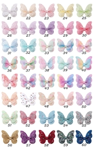 Detaillierter Katalog mit 40 glitzernden Schmetterlings-Haarspangen in verschiedenen Farben