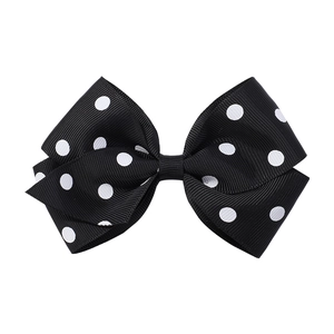 Dettaglio di fiocco per capelli multistrato in grosgrain nero con pois bianchi