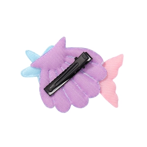 Détail de la barrette coquillage et queue de sirène avec coquille violette et rose