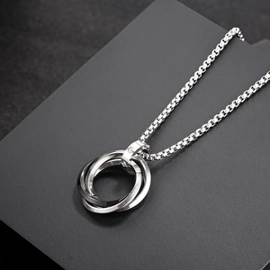 Halskette aus Titanstahl mit dreifachem Ringanhänger und Box-Kette für Herren und Damen