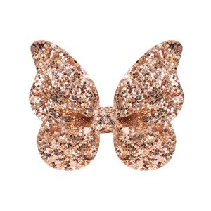 Vue détaillée de la barrette papillon pailletée or rose avec des sequins scintillants
