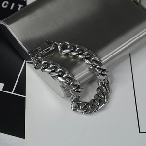 Poliertes 12mm Edelstahl-Panzerarmband für Herren mit sicherem Verschluss auf Flachmann