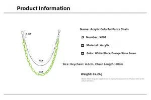 Dettaglio catena per pantaloni in acrilico verde con catenina di perline in metallo argento