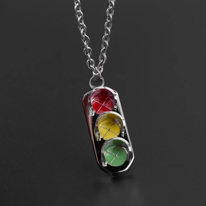 Collier pendentif feu de signalisation hip hop en acier inoxydable avec modules tricolores