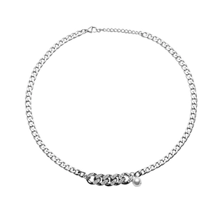 Collier maille cubaine argentée avec diamants pavés et un accent de perle blanche ronde