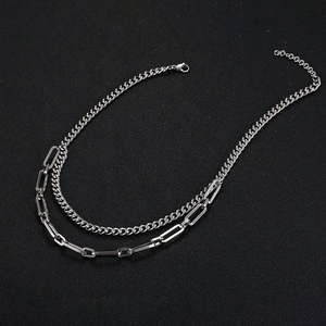 Collana a doppio strato in acciaio inossidabile argento con catena a graffetta e groumette