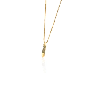 Pendentif balle dorée en acier inoxydable avec croix et prière gravées sur fond blanc neutre