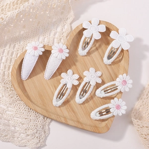 Lot de barrettes à cheveux marguerites blanches brodées main pour filles sur plateau