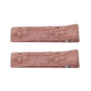 Détail de la broderie florale sur des barrettes en lin rose pour enfants, lot de deux