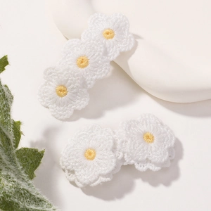 Fermagli per capelli a margherita all'uncinetto fatti a mano in bianco e giallo per bimbe