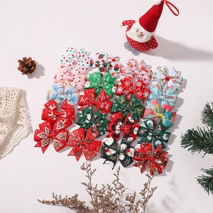 Set di fermagli per capelli natalizi fatti a mano con motivi di Babbo Natale e renne