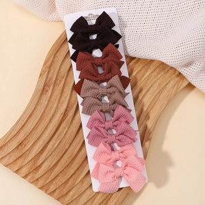 Set dettagliato di dieci fermagli per capelli a fiocco per bambini in cinque toni Morandi