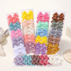 Set di fermagli per capelli a fiocco colorati per bambine in morbido tessuto su cartoncini