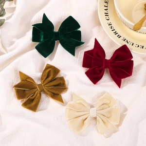 Lot de quatre barrettes nœuds en velours vert, bordeaux, jaune et crème pour accessoires