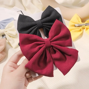 Barrettes à cheveux élégantes avec nœuds en mousseline noir et rouge bordeaux