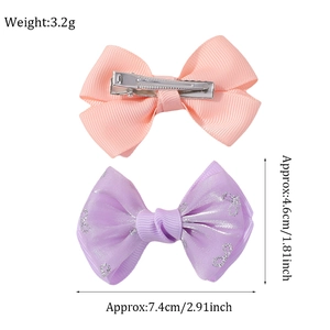 Détail de barrettes à cheveux à nœuds superposés roses et violets avec pinces et dimensions