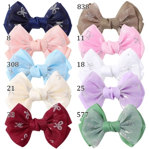 Détail de 10 couleurs de barrettes à nœuds en satin double couche pour filles
