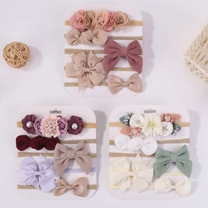 Pack de trois bandeaux bébé à nœuds en velours côtelé et fleurs élastiques