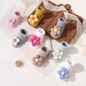 Set mit 8 weichen elastischen Baby-Stirnbändern mit großen Stoffblumen in Pastellfarben