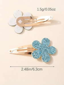 Dettaglio delle mollette a fiore glitter blu con indicazione della misura di 2,48 pollici
